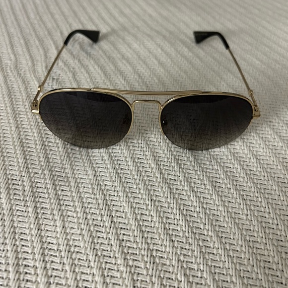 Gucci aviators “P” (polarized) GG0107S sunglasses. Slight cloth marks on lenses - Picture 6 of 8